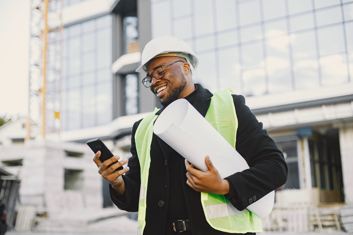 Construction entrepreneur using Qban Loans for business growth